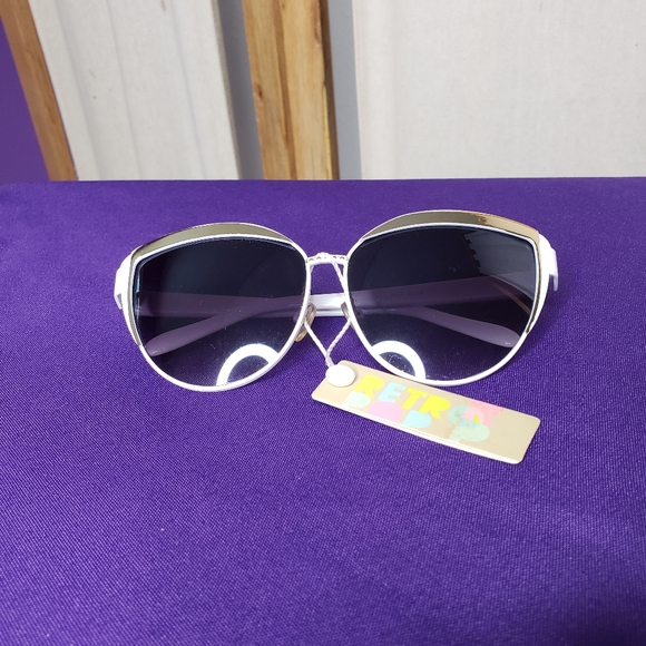 Accessories - 🏖 Rounded Cateye Sunglasses